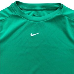 Nike Dri-Fit Green Youth Boys T Shirt Size Medium Swoosh‎ Nike Logo